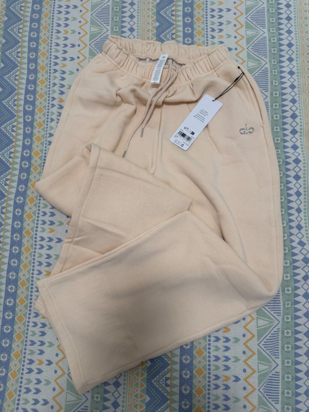 Alo Yoga Accolade Full Zip Hoodie And Straight Leg Sweatpant Set - Picture 13 of 15